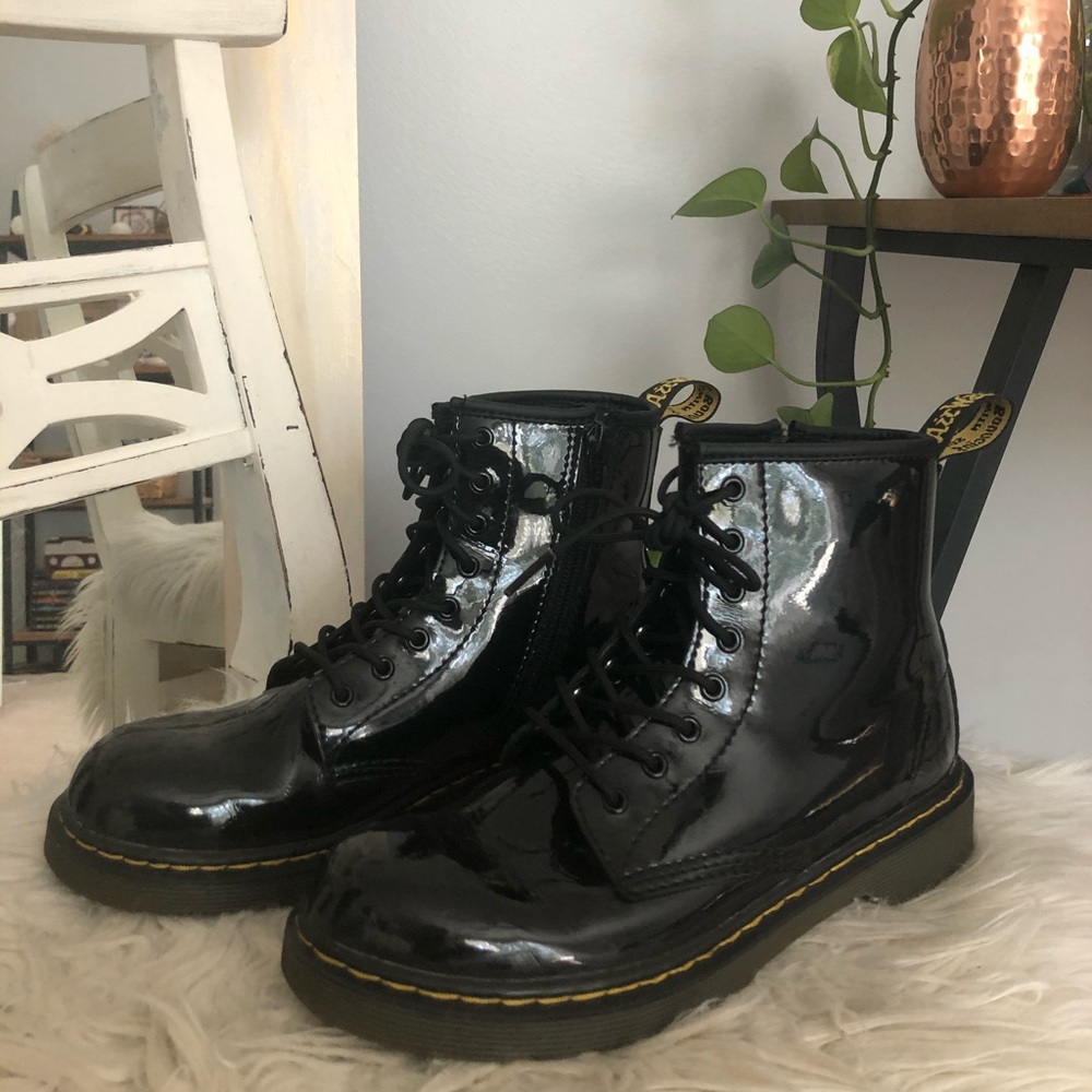 dr martens lace up leather boots size 5